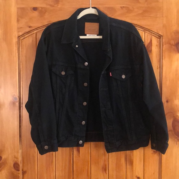 Black Levi’s denim jacket